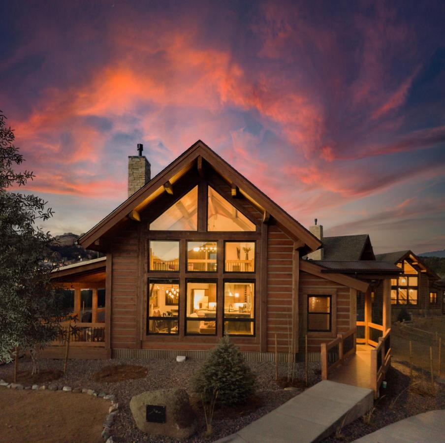 Chic Retreat Indoor Outdoor Fireplace, Private Jacuzzi, Great Location! Estes Park Ngoại thất bức ảnh